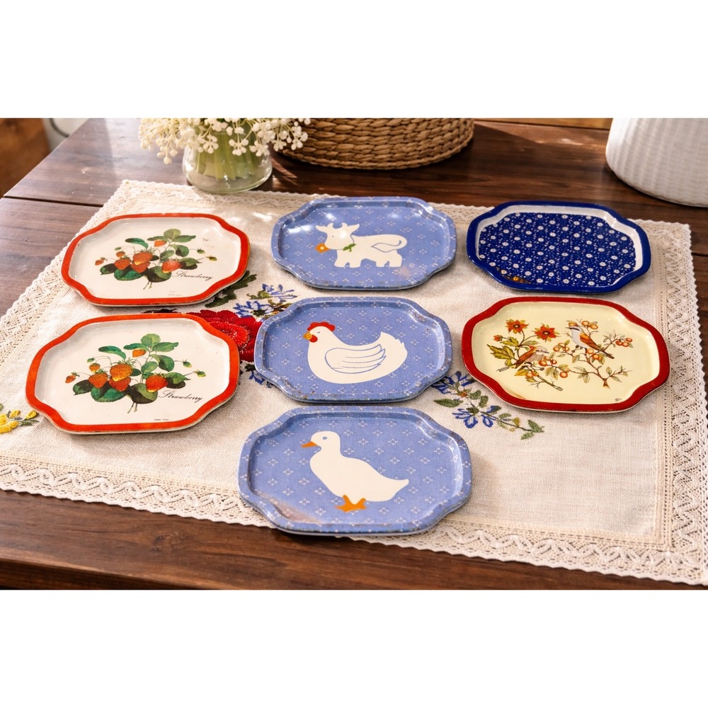 Vintage Tin Trays : Choice